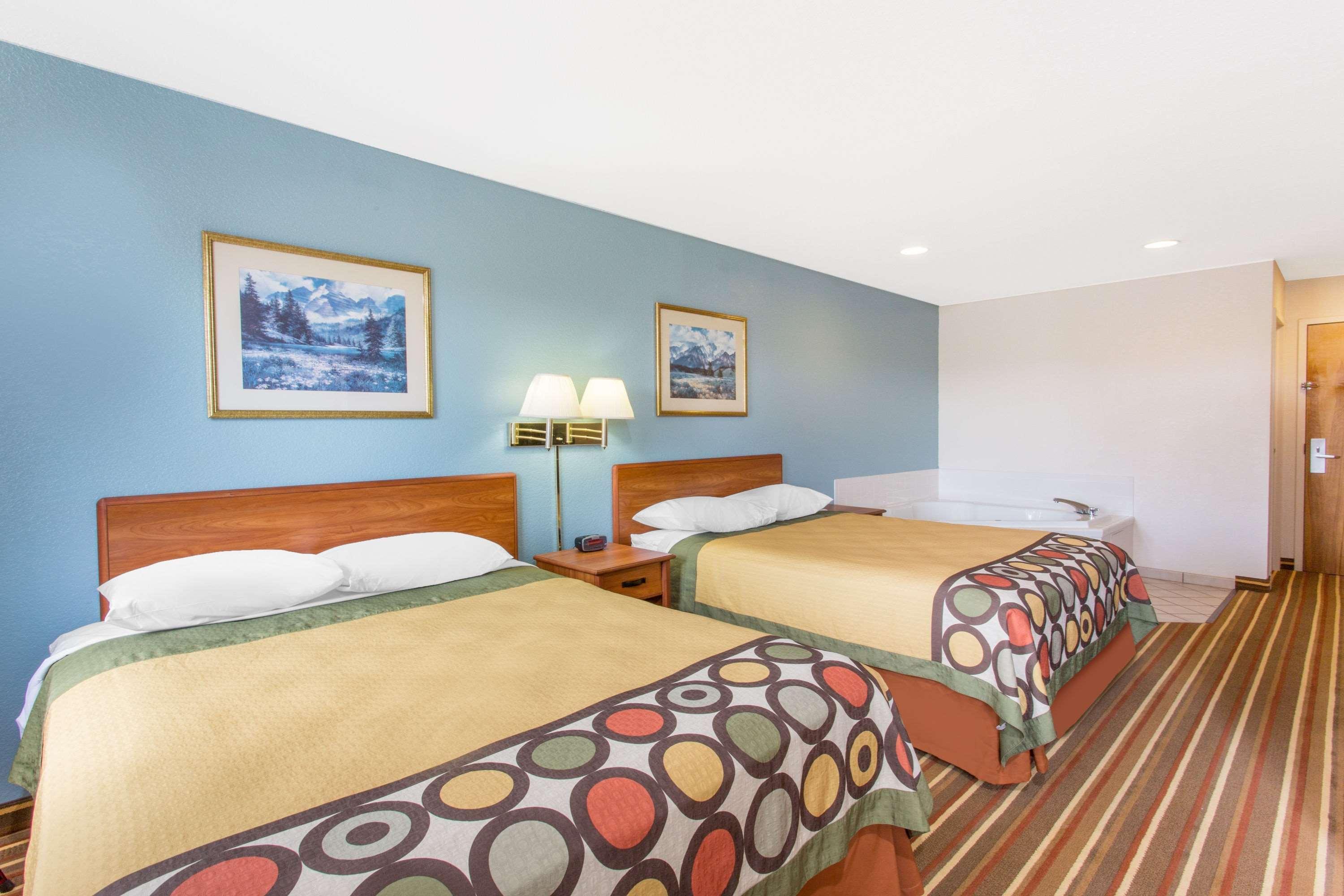 Super 8 By Wyndham Bedford Otel Dış mekan fotoğraf